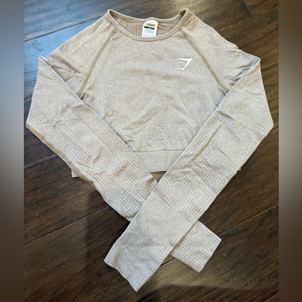 Gymshark longsleeve crop workout top.